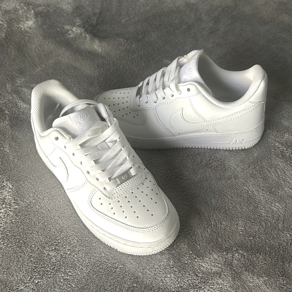 White Nike Air Force Sneakers, size 6.5 Youth/Women’s